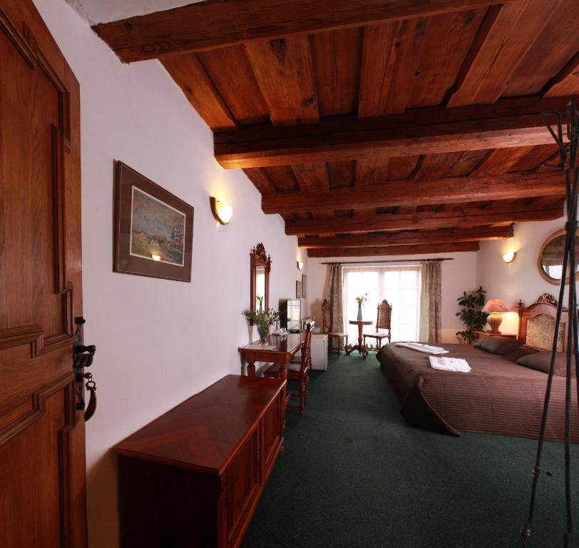 Hotel Zlaty Kohout Млада-Болеслав Екстер'єр фото