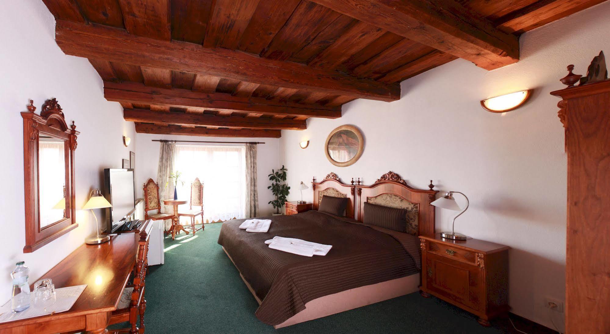 Hotel Zlaty Kohout Млада-Болеслав Екстер'єр фото