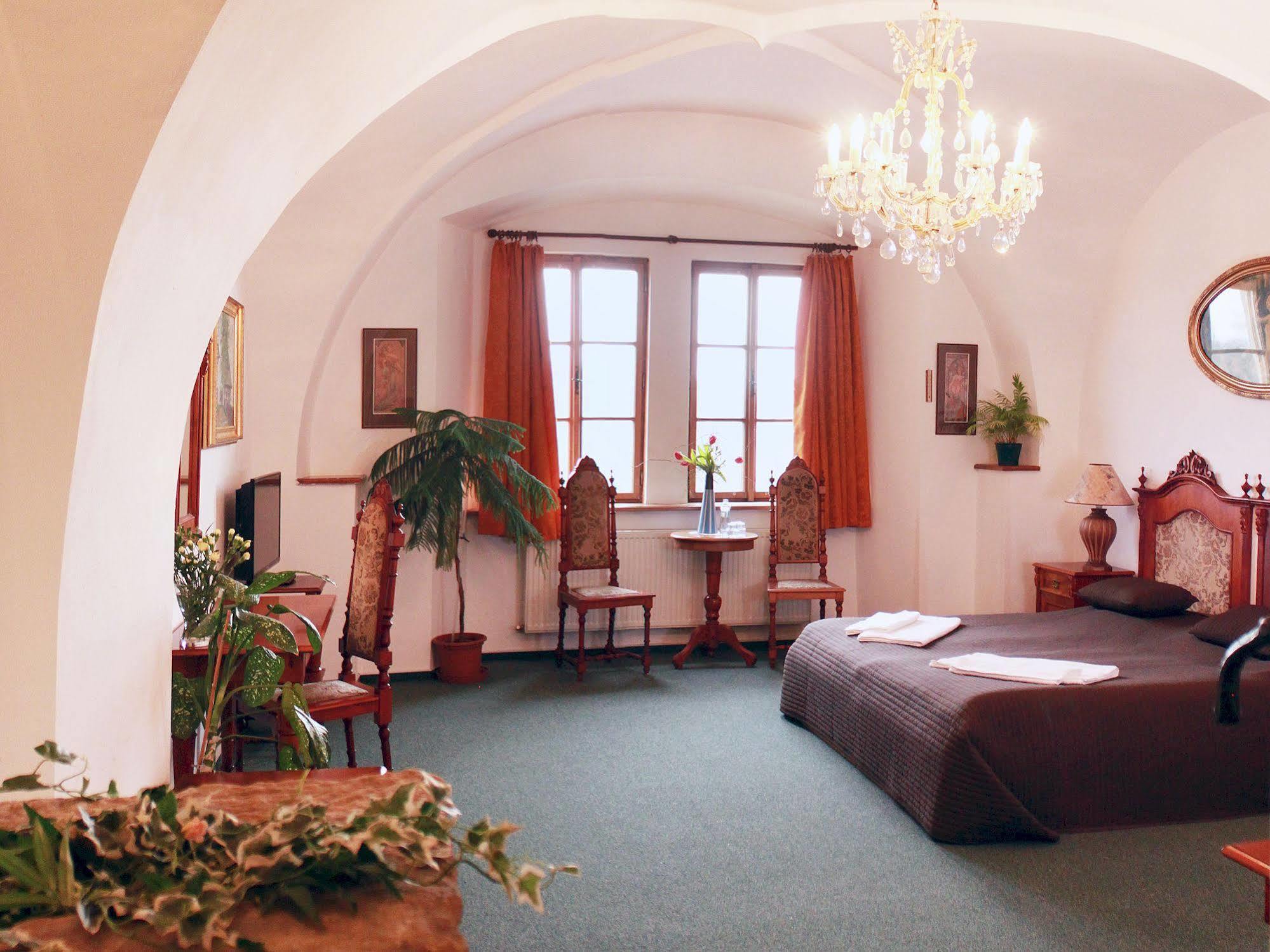 Hotel Zlaty Kohout Млада-Болеслав Екстер'єр фото