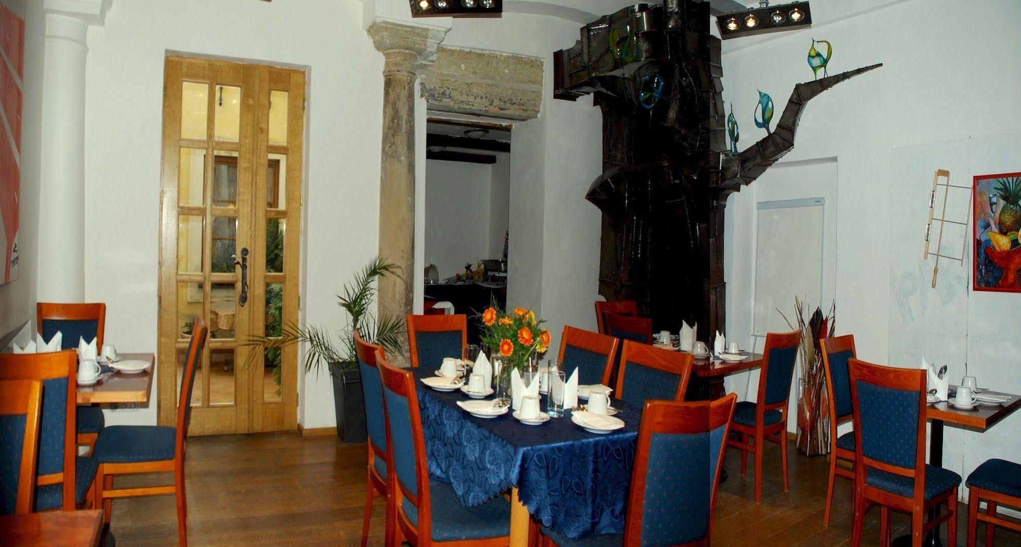 Hotel Zlaty Kohout Млада-Болеслав Екстер'єр фото